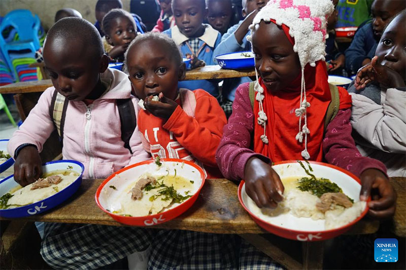 Raia wa China anayejitolea ang’arisha ndoto za watoto wanaoishi kwenye makazi duni nchini Kenya