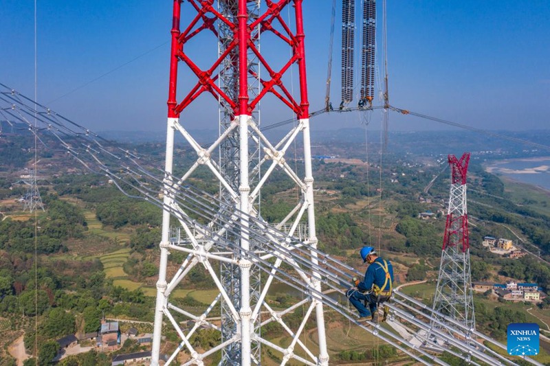 Kazi ya kuunganisha nyaya za umeme kati ya Baihetan-Zhejiang zinazopitishwa kuvuka Mto Changjiang yakamilika