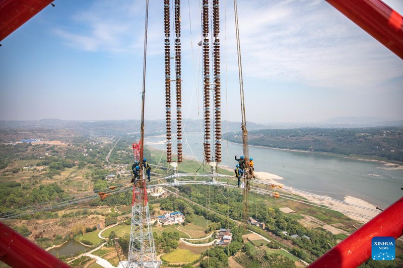 Kazi ya kuunganisha nyaya za umeme kati ya Baihetan-Zhejiang zinazopitishwa kuvuka Mto Changjiang yakamilika