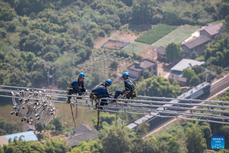 Kazi ya kuunganisha nyaya za umeme kati ya Baihetan-Zhejiang zinazopitishwa kuvuka Mto Changjiang yakamilika