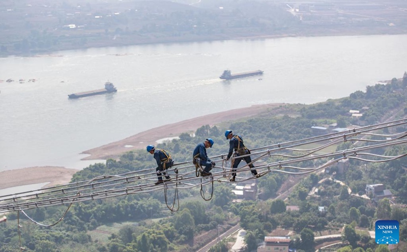 Kazi ya kuunganisha nyaya za umeme kati ya Baihetan-Zhejiang zinazopitishwa kuvuka Mto Changjiang yakamilika