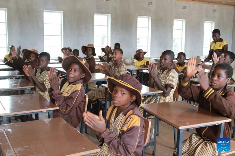 Wanafunzi wakionekana darasani kwenye shule ya msingi ya Vhuta  katika eneo la Goromonzi, Zimbabwe. (Picha/Xinhua)