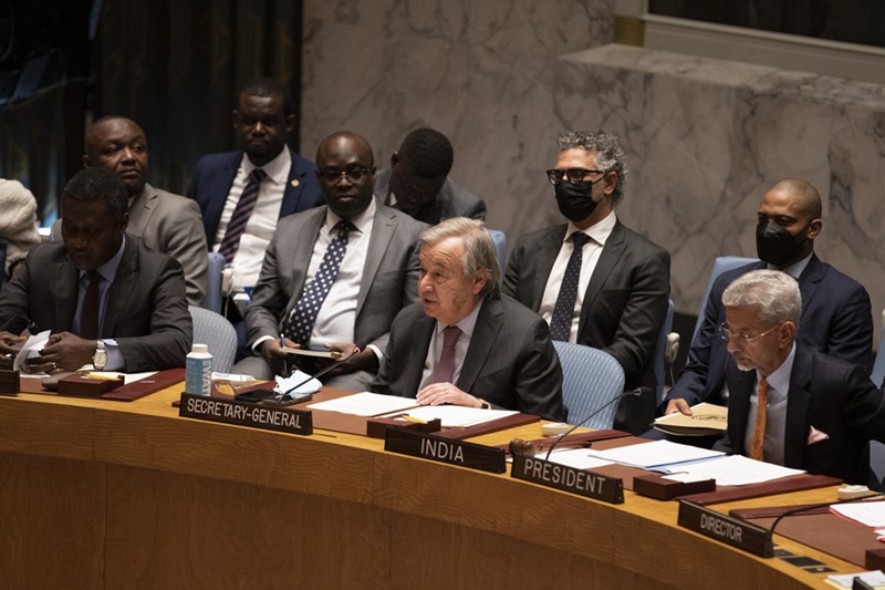 Katibu Mkuu wa Umoja wa Mataifa Antonio Guterres (katikati, mbele) akizungumza katika mkutano wa Baraza la Usalama kuhusu mfumo wa uhusiano wa pande nyingi kwenye makao makuu ya Umoja wa Mataifa mjini New York, Desemba 14, 2022. (Xinhua/Xie E)