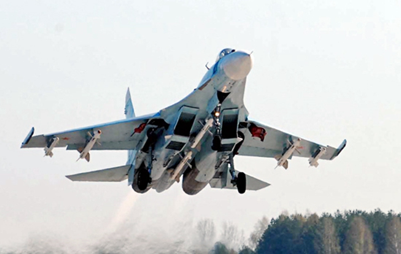 Picha hii kutoka kwenye kumbukumbu ikionesha ndege ya kivita ya Su-27 (Wizara ya Ulinzi ya Russia)