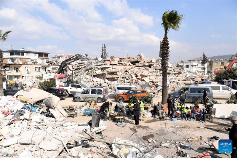 Watu zaidi ya 30,000 wamefariki hadi sasa kwenye matetemeko makubwa ya ardhi yaliyotokea Uturuki na Syria huku uokoaji wa ajabu ukileta matumaini