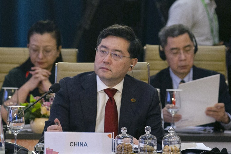 Waziri wa Mambo ya Nje wa China Qin Gang akihudhuria kwenye Mkutano wa Mawaziri wa Mambo ya Nje wa Kundi la 20 (G20) mjini New Delhi, India, Machi 2, 2023. (Picha na Javed Dar/Xinhua)