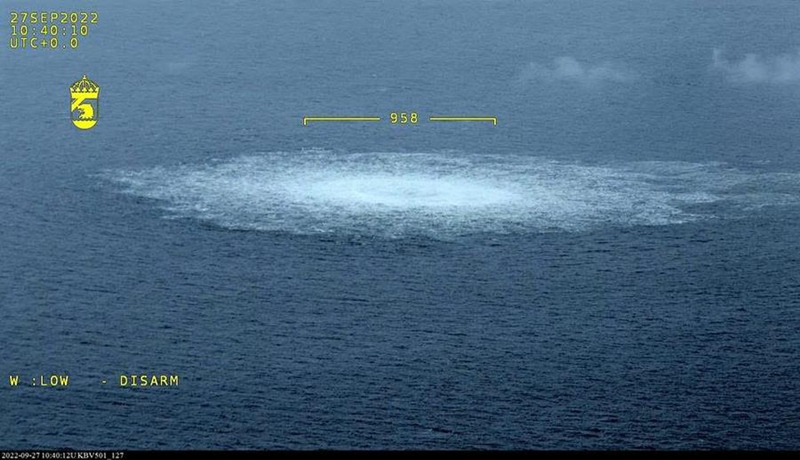 Picha iliyotolewa na Walinzi wa Pwani wa Sweden Septemba 27, 2022 ikionyesha uvujaji wa gesi kutoka Bomba la Nord Stream kwenye Bahari ya Baltic. (Walinzi wa Pwani wa Sweden/Kitini kupitia Xinhua)