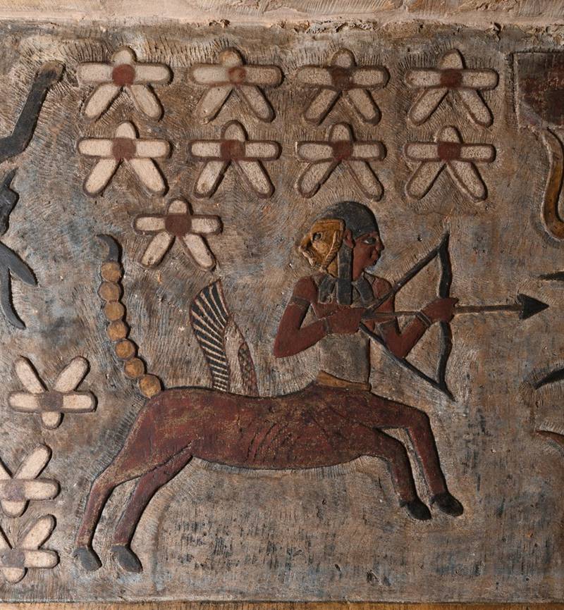 Picha hii isiyo na tarehe ikionyesha ukuta wenye michoro, ambayo ni sehemu ya michoro ya zodiac iliyogunduliwa kwenye dari ya Hekalu la Esna huko Luxor, Misri. (Wizara ya Utalii na Mambo ya Kale ya Misri/Xinhua)