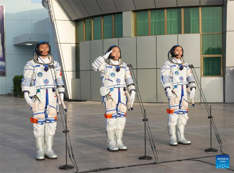 Hafla ya kuwaaga wanaanga wa China?wanaosafiri na Chombo cha Anga ya Juu cha Shenzhou-16 yafanyika