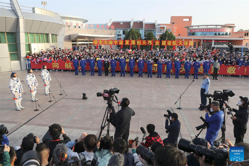Hafla ya kuwaaga wanaanga wa China?wanaosafiri na Chombo cha Anga ya Juu cha Shenzhou-16 yafanyika
