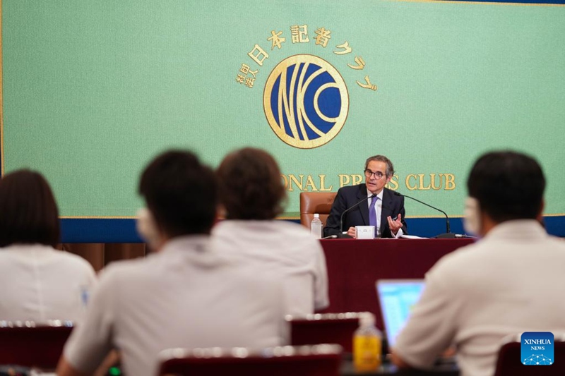 Mkurugenzi Mkuu wa Shirika la Kimataifa la Nishati ya Atomiki (IAEA) Rafael Grossi akizungumza kwenye mkutano na waandishi wa habari mjini Tokyo, Japan, Julai 4, 2023. (Xinhua/Zhang Xiaoyu)