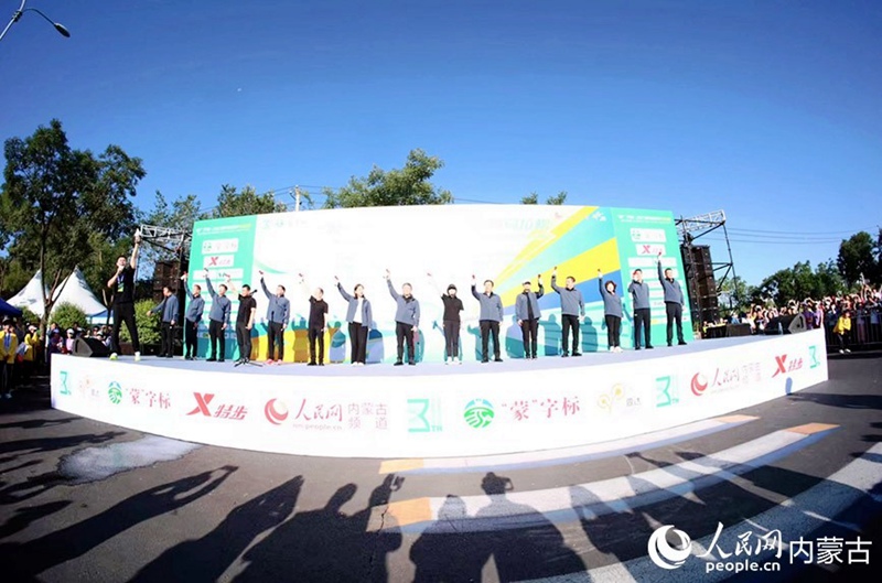 Mbio za Marathon za Hohhot 2023 zikianza baada ya kufyatuliwa kwa mlio wa kutoa ishara ya kuruhusu wanariadha kuanza kukimbia. (Picha ilitolewa na waandalizi)