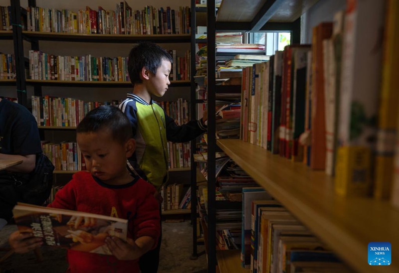 Maktaba ya vijijini yaamsha?shauku ya watoto kupata ujuzi?katika Mkoa wa Yunnan, China