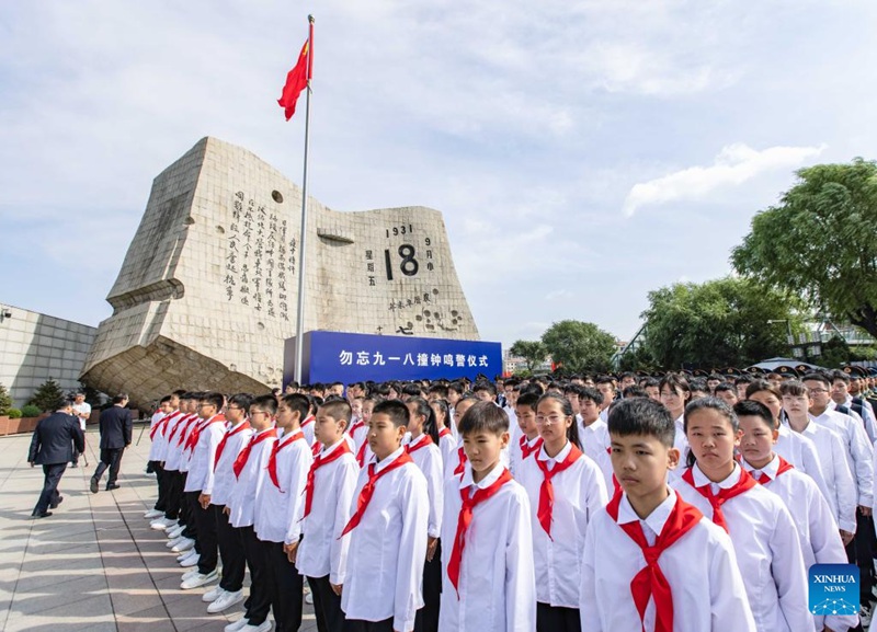 Watu wakihudhuria hafla ya kukumbuka Tukio la Septemba 18 kwenye Jumba la Makumbusho ya Historia ya 9.18 huko Shenyang, Mji Mkuu wa Mkoa wa Liaoning, Kaskazini Mashariki mwa China, Septemba 18, 2023. (Picha na Chen Song/Xinhua)