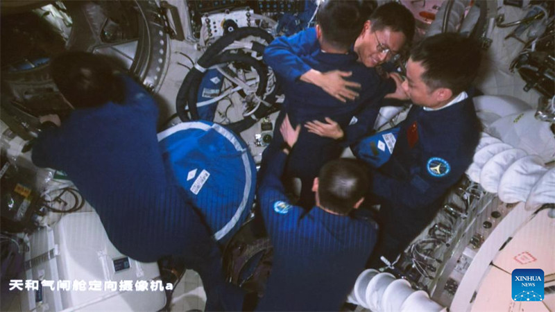 Wanaanga wa China wa?Chombo cha Shenzhou-17 waingia kwenye kituo cha anga ya juu, kukamilisha makabidhiano ndani ya siku nne
