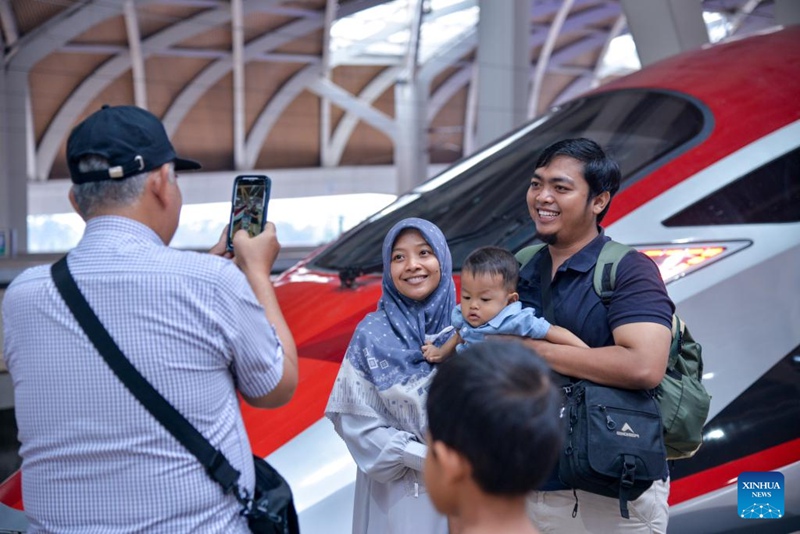 Reli ya mwendokasi ya Jakarta-Bandung yakaribishwa na abiria nchini Indonesia