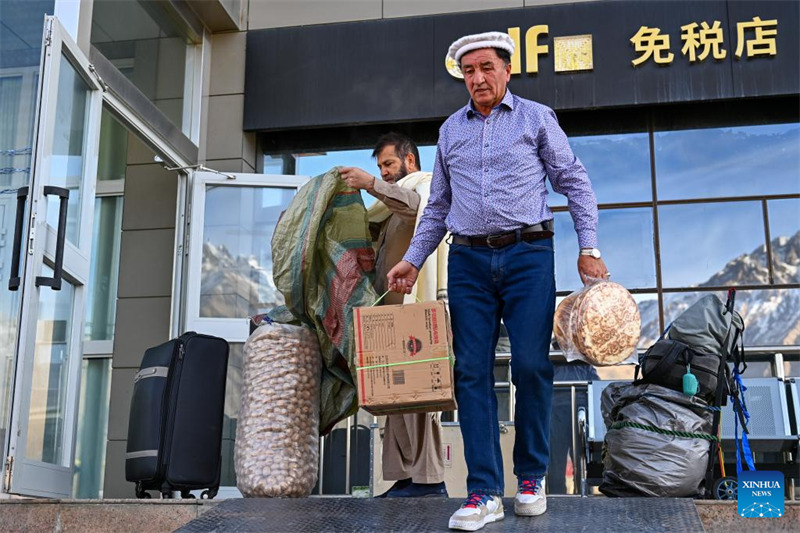 Kivuko?cha Khunjerab, bandari kuu ya nchi kavu inayounganisha China na Pakistan