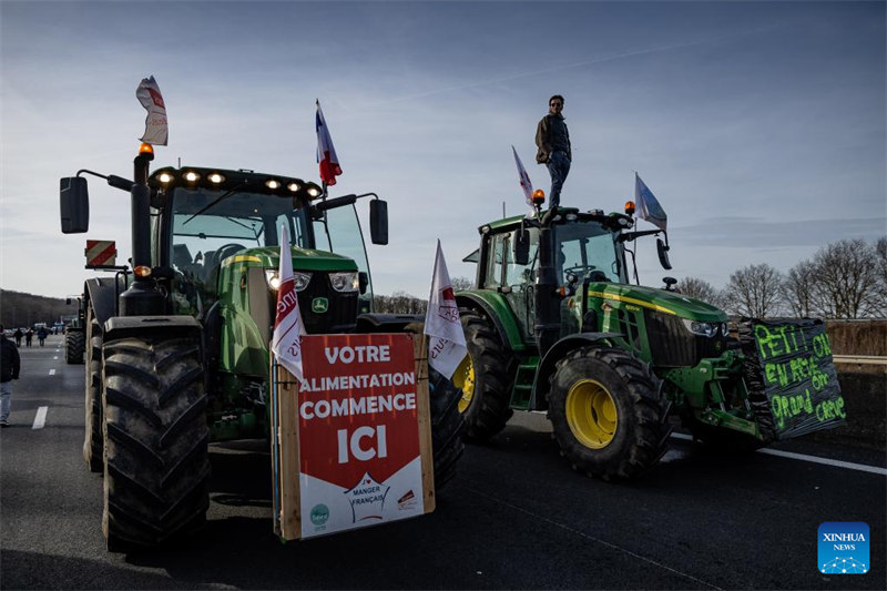 Maandamano ya wakulima wa Ufaransa yafunga barabara kuu kuzunguka Paris