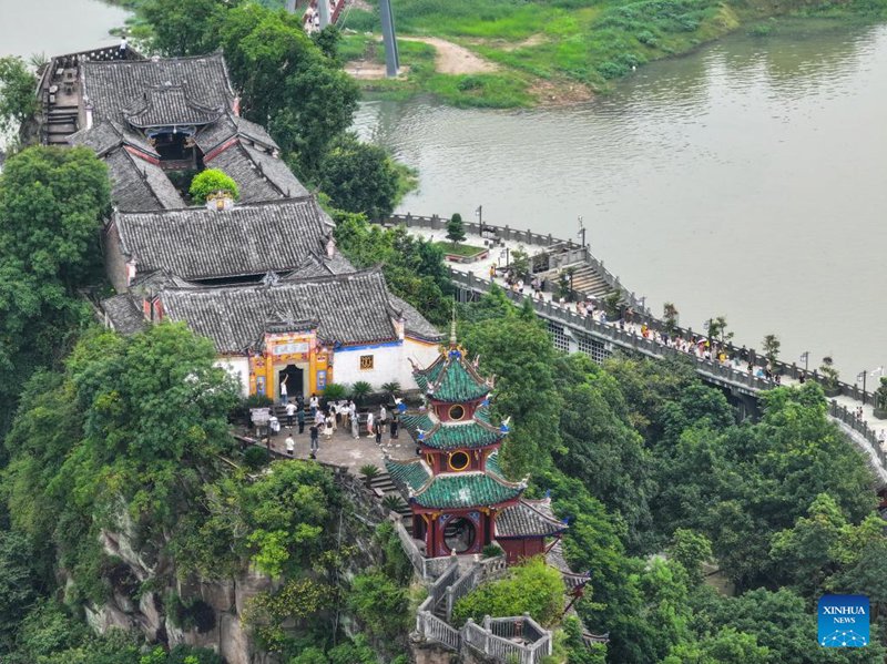 Katika Picha: Mandhari ya Kivutio cha Utalii cha Shibaozhai huko Chongqing, Kusini Magharibi mwa China