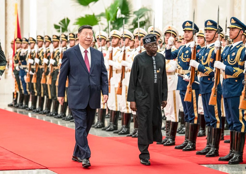 Rais Xi Jinping wa China akifanya hafla ya kumkaribisha Rais Bola Tinubu wa Nigeria, ambaye yuko Beijing kwa ajili ya kuhudhuria Mkutano wa Kilele wa 2024 wa Baraza la Ushirikiano kati ya China na Afrika (FOCAC) na ziara ya kiserikali, katika Ukumbi wa Kaskazini wa Jumba la Mikutano ya Umma kabla ya mazungumzo yao mjini Beijing, China, Septemba 3, 2024. (Xinhua/Li Tao)