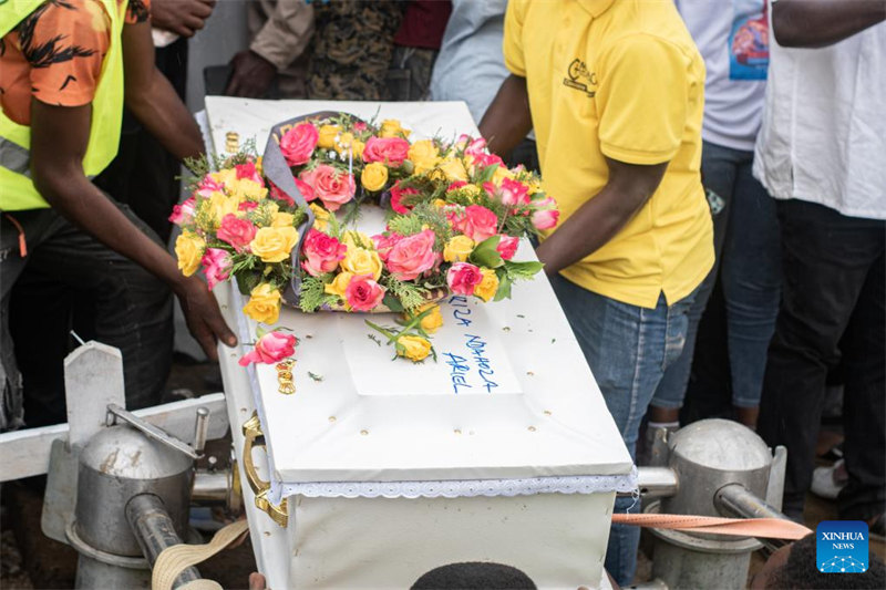 Jamhuri ya Kidemokrasia ya Kongo yafanya mazishi ya waliokufamaji?kwenye?ajali?ya feri?iliyotokea?hivi karibuni