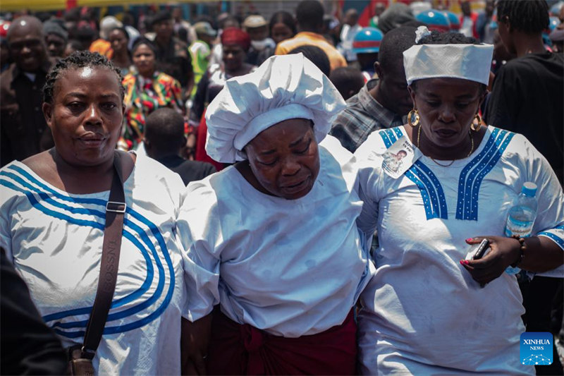 Jamhuri ya Kidemokrasia ya Kongo yafanya mazishi ya waliokufamaji?kwenye?ajali?ya feri?iliyotokea?hivi karibuni