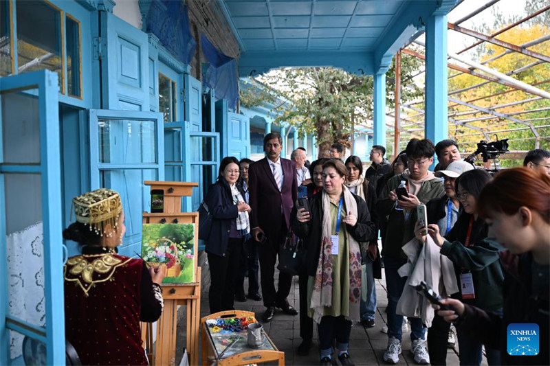 Watu wanaohudhuria?Mkutano wa Kilele wa 6 wa Vyombo vya Habari Duniani watembelea Xinjiang
