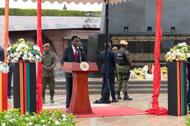 Rais wa Zambia Hakainde Hichilema akizungumza kwenye  shughuli ya maadhimisho ya miaka 60 ya uhusiano wa kidiplomasia kati ya China na Zambia yaliyofanyika katika Eneo la Kumbukumbu ya Reli ya Tanzania na Zambia (TAZARA) mjini Lusaka, Zambia. Oktoba 29, 2024. (Xinhua/Peng Lijun)
