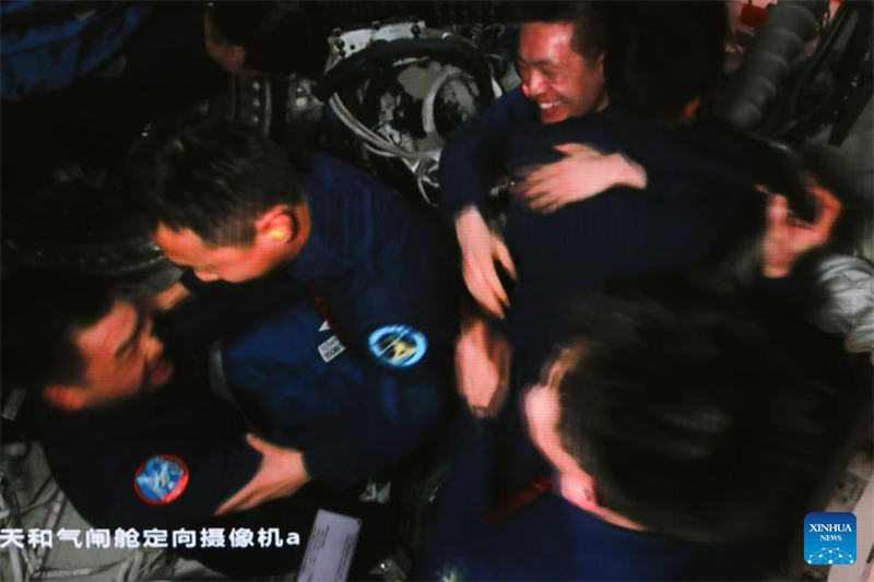 Wanaanga wa China?wa chombo cha Shenzhou-19 waingia kwenye kituo cha anga ya juu