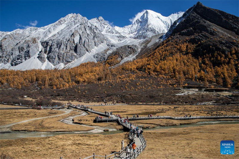 Eneo lenye mandhari nzuri la Yading lavutia watalii mkoani Sichuan nchini?China