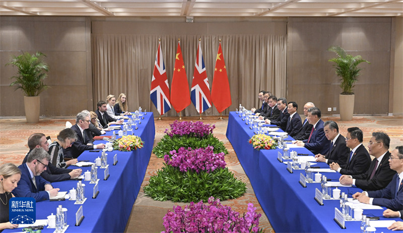 Rais Xi Jinping wa China akutana na?Waziri Mkuu wa Uingereza Keir Starmer