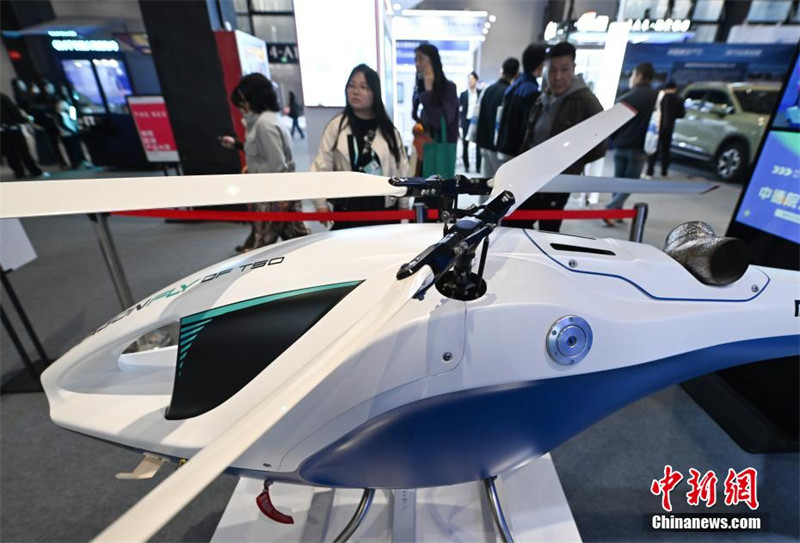 Teknolojia mpya?zavutia watembeleaji kwenye Maonyesho ya “Mwanga wa Mtandao wa Internet” huko Wuzhen, Zhejiang