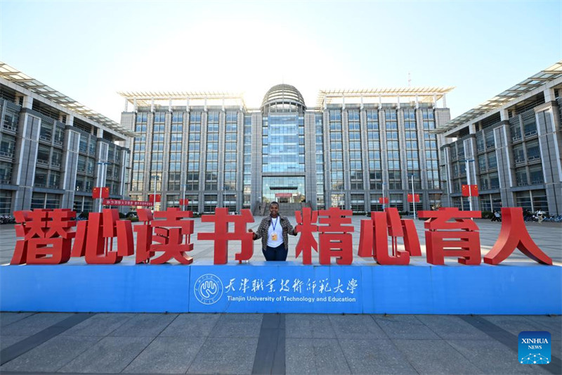 Msichana wa Ethiopia mwenye umri wa miaka 24 apata ujuzi wa ufundi mjini?Tianjin, China
