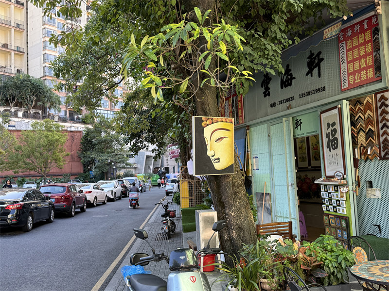 Kijiji cha Uchoraji Picha kwa Kutumia?Mafuta cha Dafen, Shenzhen, China:?Jumuiya ya Sanaa katika Mji