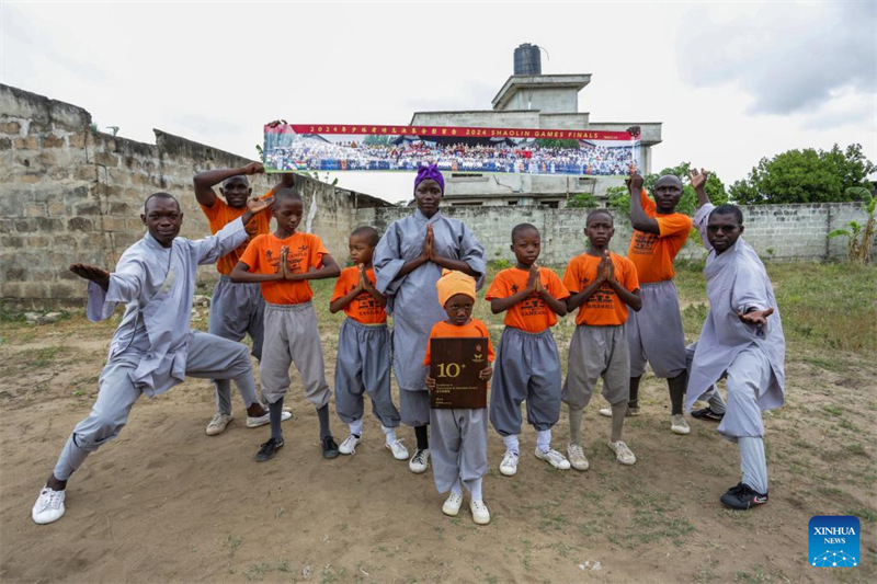 Binti mtoto wa Tanzania mwenye umri wa miaka 5 anafuata nyayo za baba yake akibobea?katika kung fu ya China