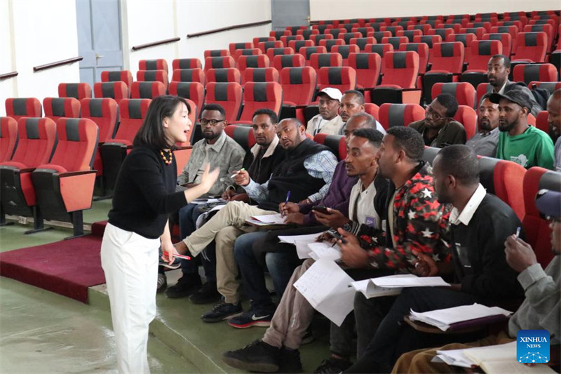 Waongoza watalii wa Ethiopia wajifunza?lugha ya Kichina ili kufaidika?vema na soko la watalii wa China wanaosafiri nje