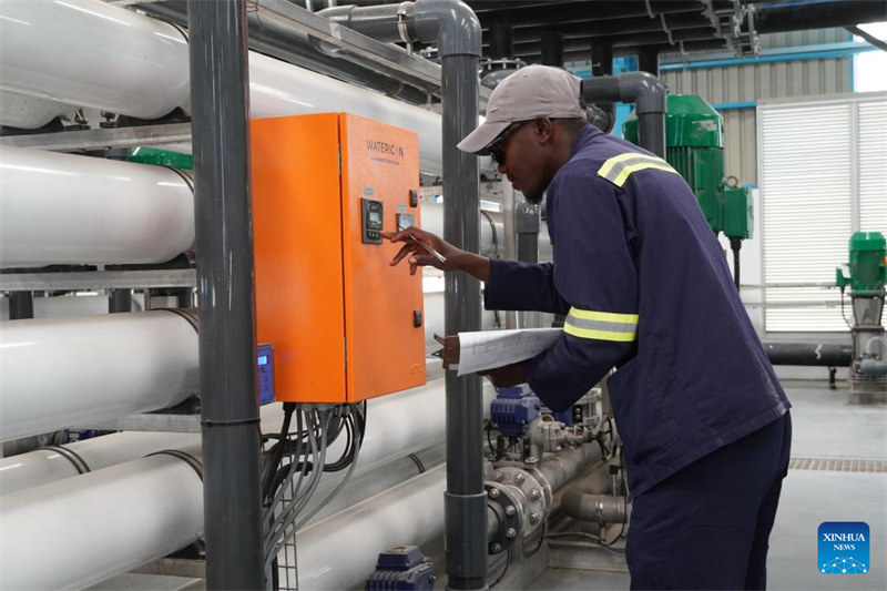 Mradi uliojengwa na kampuni?ya China waleta maji safi kwa wanakijiji wa Botswana