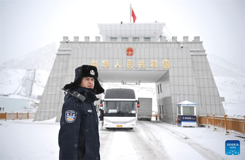 Katika picha: siku ya kwanza ya kazi mwaka 2025 katika Mpaka wa Khunjerab mkoani?Xinjiang, China