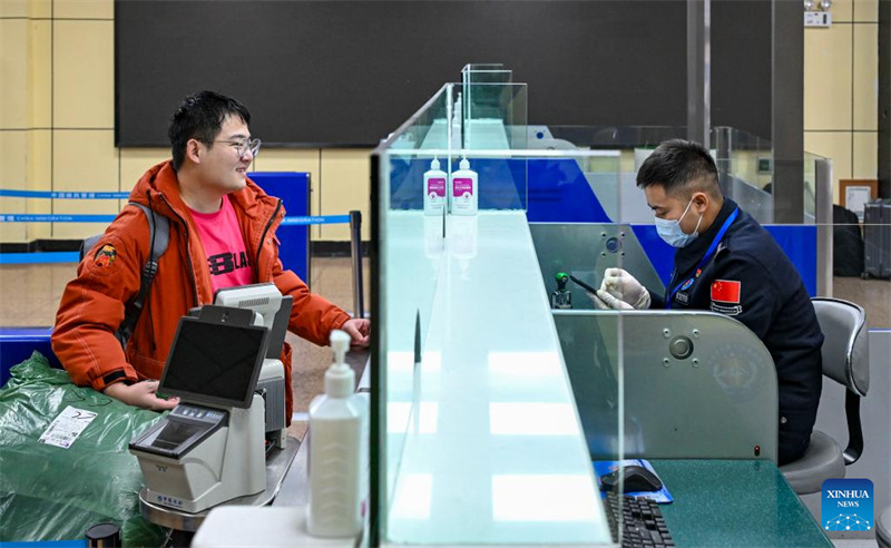 Katika picha: siku ya kwanza ya kazi mwaka 2025 katika Mpaka wa Khunjerab mkoani?Xinjiang, China