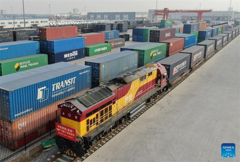 Treni ya kwanza ya mizigo?ya China-Ulaya iliyobeba bidhaa kwa ajili ya?Mwaka Mpya wa Jadi wa China yawasili Xi'an