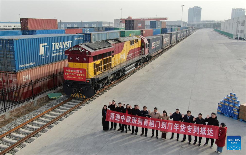 Treni ya kwanza ya mizigo?ya China-Ulaya iliyobeba bidhaa kwa ajili ya?Mwaka Mpya wa Jadi wa China yawasili Xi'an