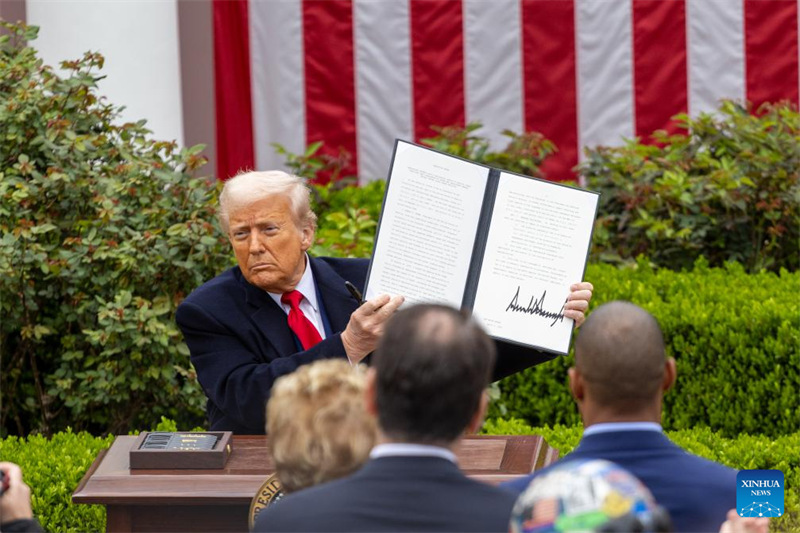 Trump atia saini amri tendaji juu ya 