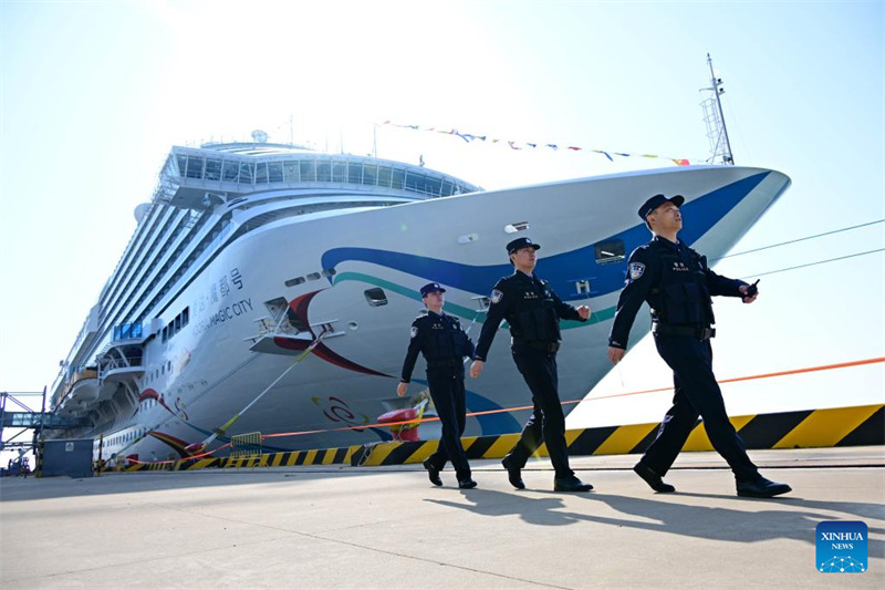 Meli kubwa ya kwanza ya utalii inayoundwa?nchini?China yafanya safari ya kwanza mjini Qingdao
