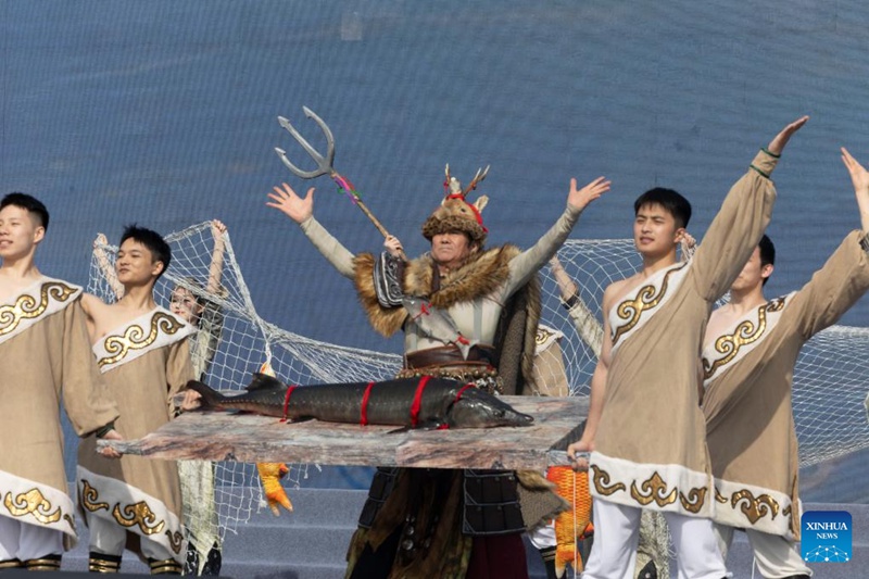 Onyesho likifanyika kwenye hafla ya uzinduzi wa wiki ya utamaduni wa "Kaijiang" mjini Harbin, Mkoa wa Heilongjiang, kaskazini-mashariki mwa China, Aprili 16, 2025. (Xinhua/Zhang Tao)