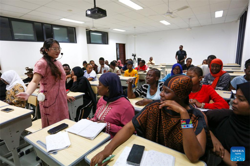 Vijana wengi zaidi?wa Tanzania wachagua?masomo ya usiku ya lugha ya Kichina kama daraja la fursa za siku za baadaye