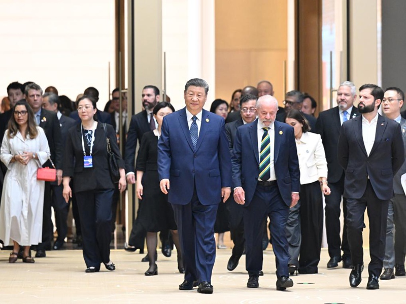 Rais Xi Jinping wa China na wageni wakihudhuria  kwenye ufunguzi wa mkutano wa nne wa mawaziri wa Jukwaa la China na CELAC (Jumuiya ya Nchi za Latin Amerika na Caribbean) kwenye Kituo cha Mikutano cha Kitaifa cha Beijing, China Mei 13, 2025. (Xinhua/Shen Hong)