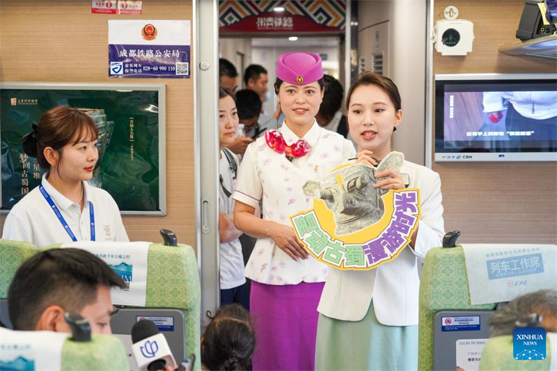 Treni yenye kauli mbiu?ya Sanxingdui?yaanza kufanya kazi mjini Chengdu