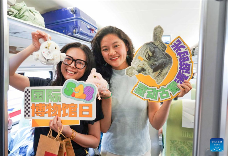 Treni yenye kauli mbiu?ya Sanxingdui?yaanza kufanya kazi mjini Chengdu