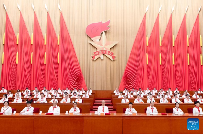 Cai Qi, mjumbe wa kudumu wa  Ofisi ya Siasa ya Kamati Kuu ya Chama cha Kikomunisti cha China (CPC) na Mjumbe wa Sekretarieti ya Kamati Kuu ya CPCa, akihudhuria  kwenye ufunguzi wa Mkutano Mkuu wa Tisa wa Vijana Chipukizi wa China (CYP) mjini Beijing, Mei 27, 2025. (Xinhua/Ding Haitao)