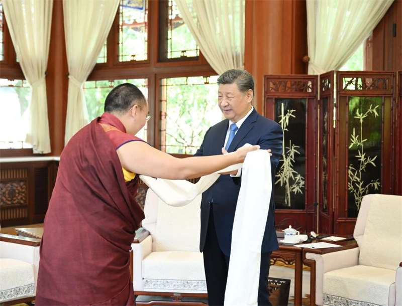 Rais Xi Jinping apokea ziara ya?Panchen Rinpoche
